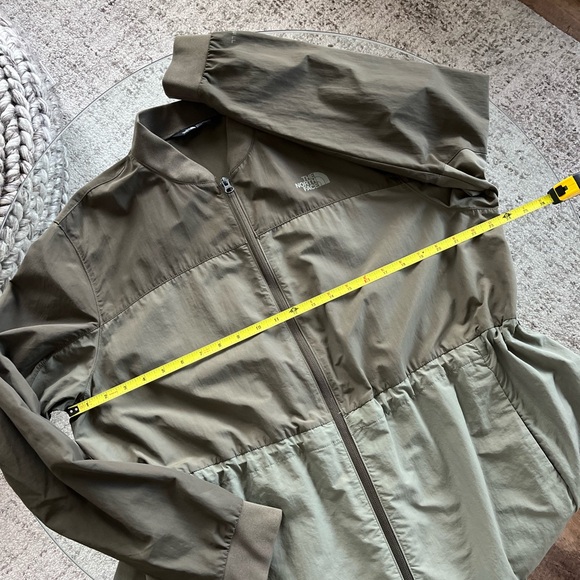 The North Face Women's Two-Tone Utility Jacket - Picture 7 of 13